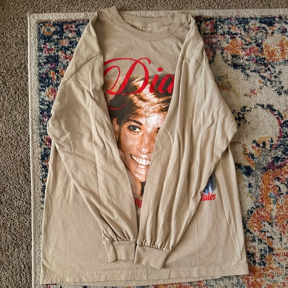 Princess Diana oversized tee from Moby Thrift - Picture 2 of 4